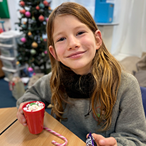 plemtyn gyda siocled poeth