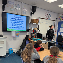 pcso yn rhoi cyflwyniad ir dosbarth