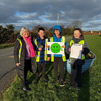 Plant yn dysgu amdan sut i fod yn ddiogel ar y ffordd